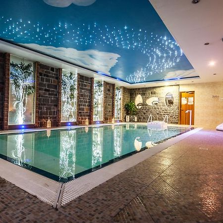 Airport View Hotel And Secret Spa Lusk المظهر الخارجي الصورة