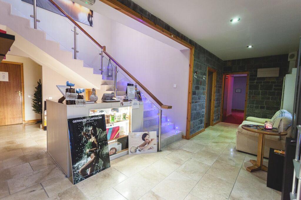 Airport View Hotel And Secret Spa Lusk المظهر الخارجي الصورة