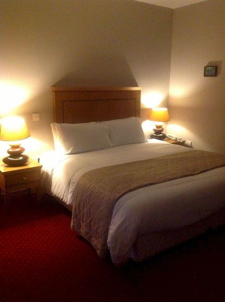 Airport View Hotel And Secret Spa Lusk المظهر الخارجي الصورة