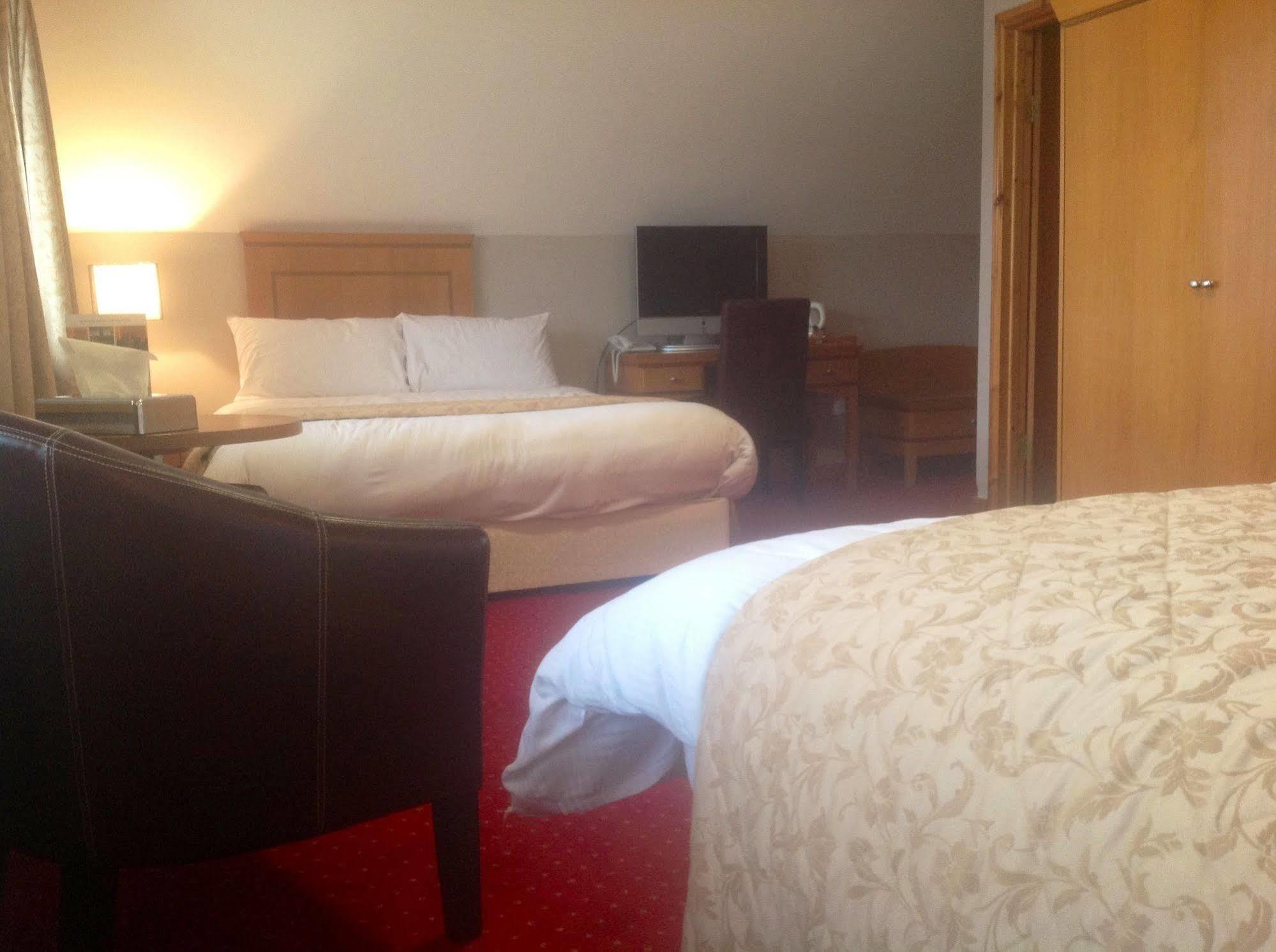 Airport View Hotel And Secret Spa Lusk المظهر الخارجي الصورة