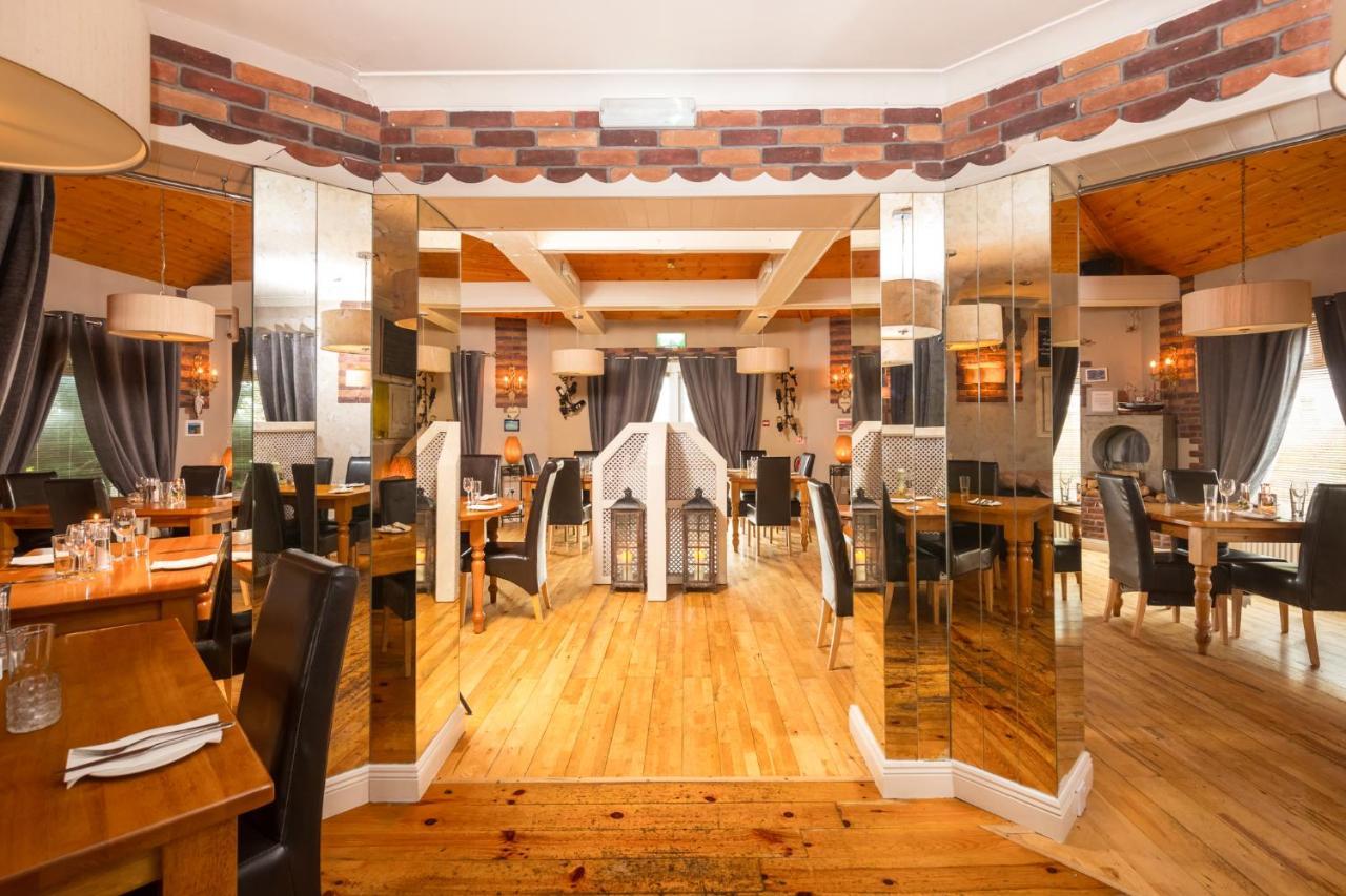 Airport View Hotel And Secret Spa Lusk المظهر الخارجي الصورة