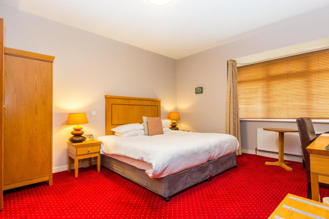 Airport View Hotel And Secret Spa Lusk المظهر الخارجي الصورة